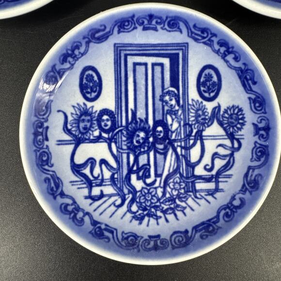 Royal Copenhagen 1981 Hans Christian Andersen Set Of 3 Mini Plates Blue/White - Picture 2 of 7